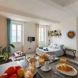 https://studio-vieux-port-vue-basilique-notre-dame.fr-provencehotel.com